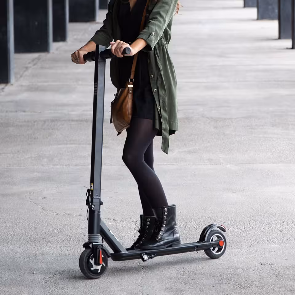 La DGT regula el uso del patinete eléctrico: multas de 100 a 1.000 euros