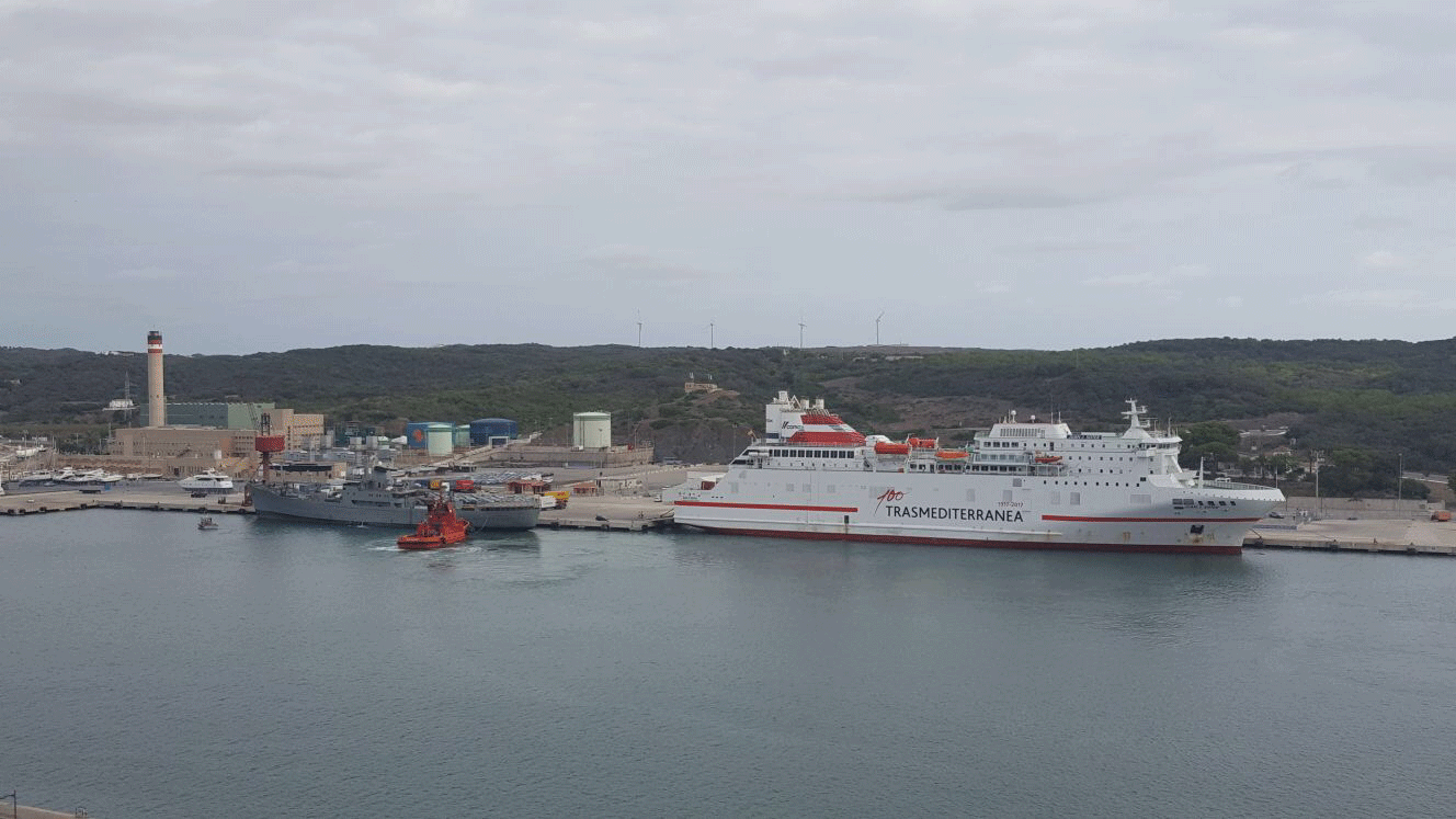 El Contramestre Casado amarrado en Maó