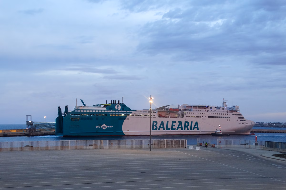 El mal tiempo modifica las rutas de Baleària con Ciutadella