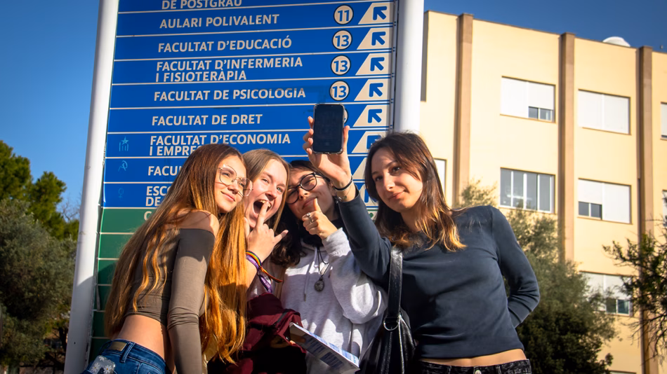 (Fotos) Futuros universitarios de Menorca pasan por las jornadas de puertas abiertas de la UIB
