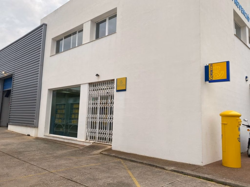 Sancionan con seis meses de empleo y sueldo a un trabajador de Correos de Ciutadella