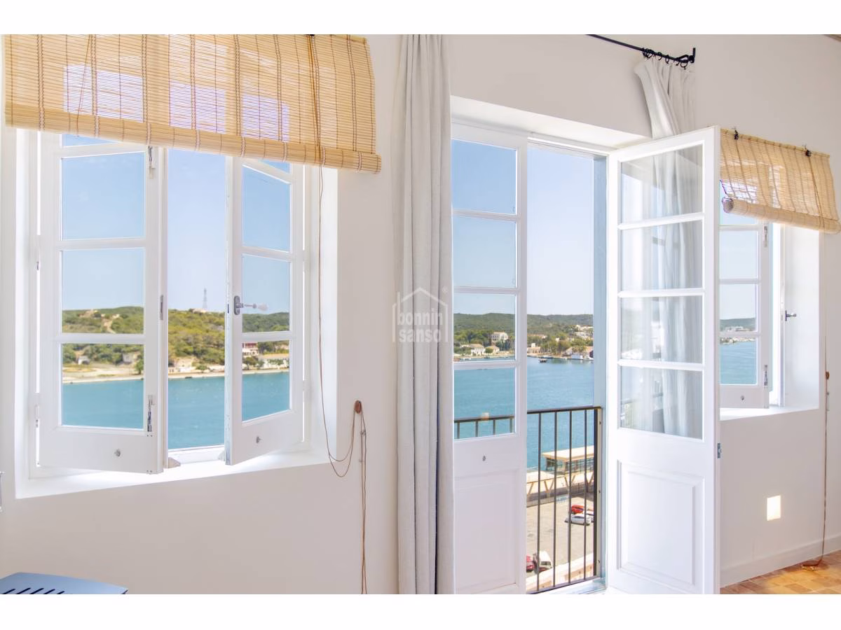 (Fotos) A la venta una impresionante vivienda con vistas al puerto de Maó por 2'5 millones