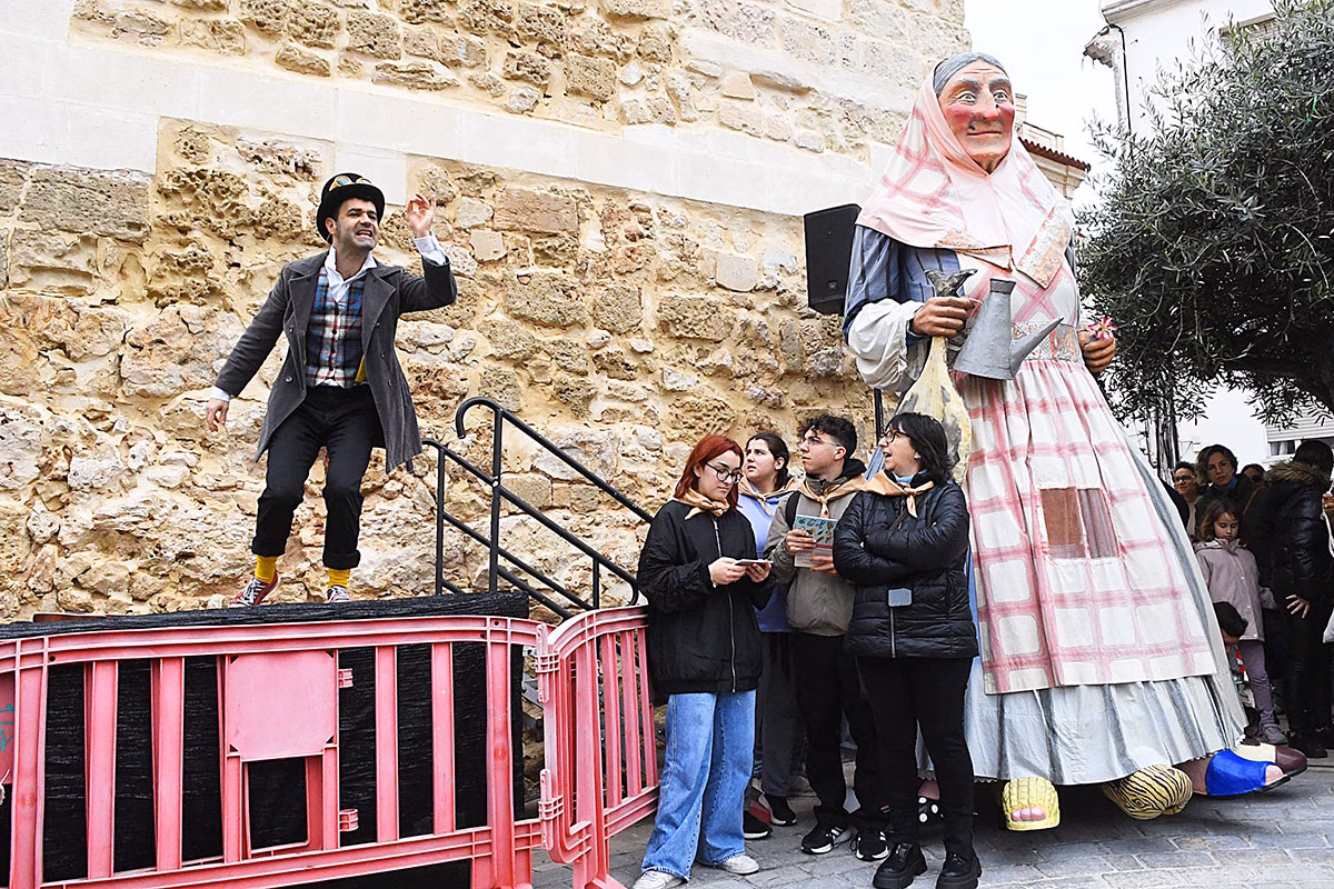 (Fotos) S'Àvia Corema debuta con la pérdida de su zueco