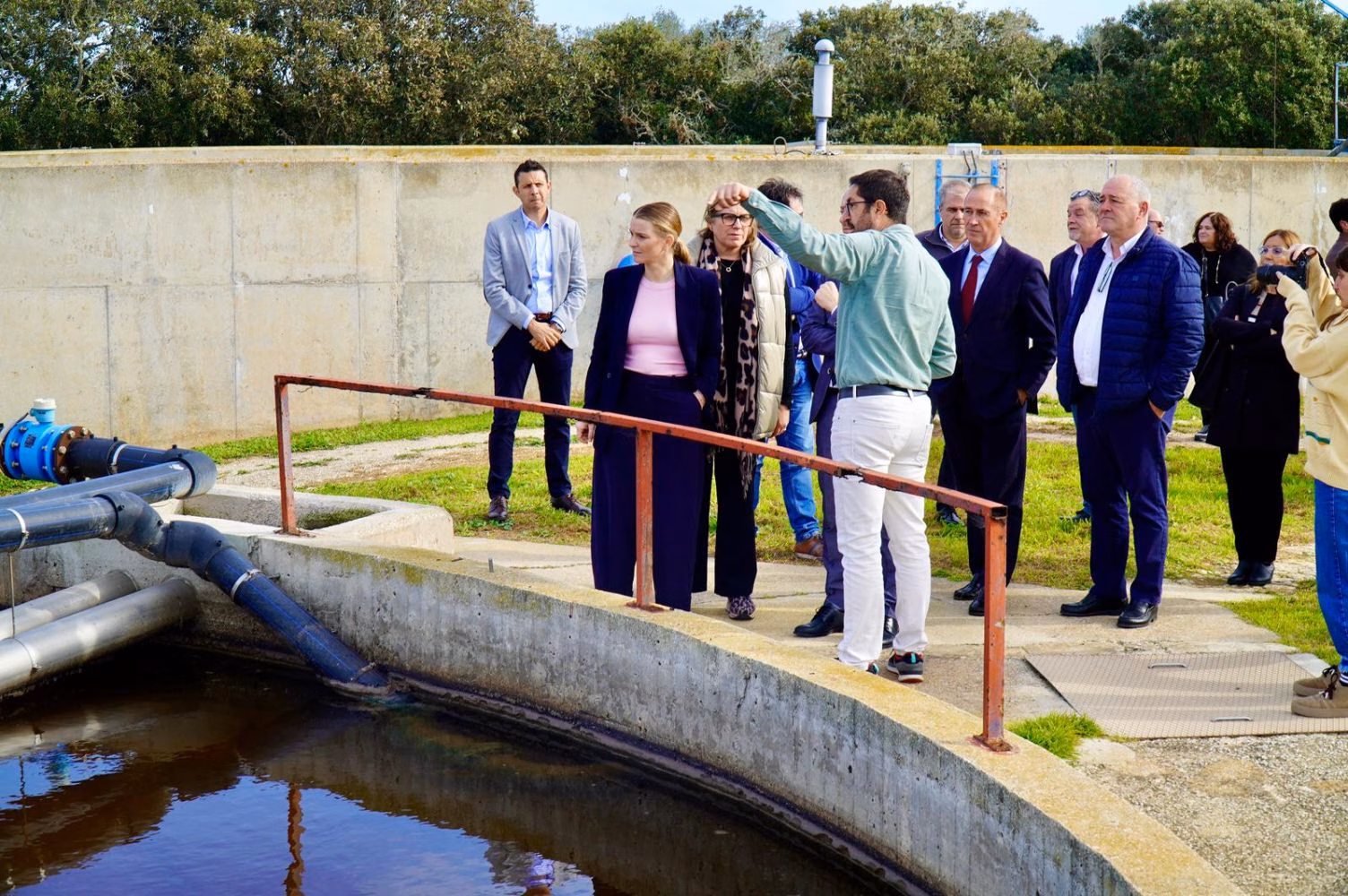Prohens aporta 2,4 millones por el Pacto por el Agua y presenta la futura depuradora de Sant Lluís