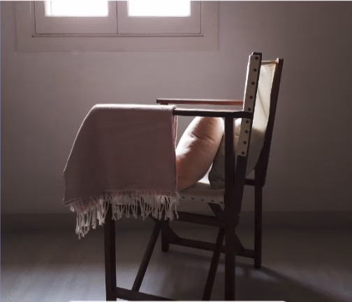 Una silla vacía en Navidad: el Consell organiza un taller sobre el duelo en época navideña