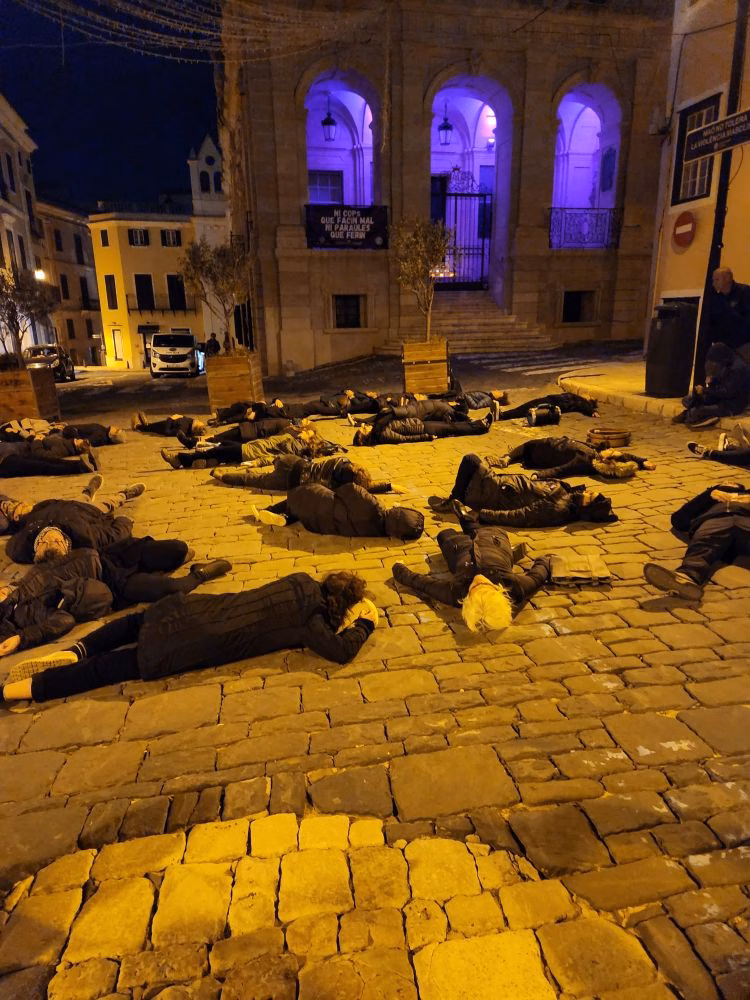 Maó sale a la calle contra la violencia de género