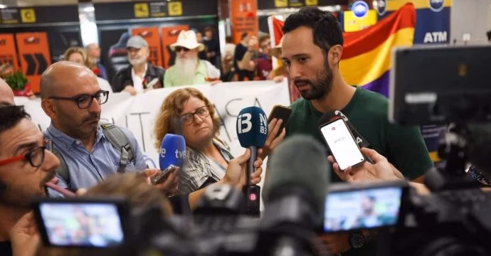 Unas 200 personas arropan a Valtònyc en su regreso a Mallorca