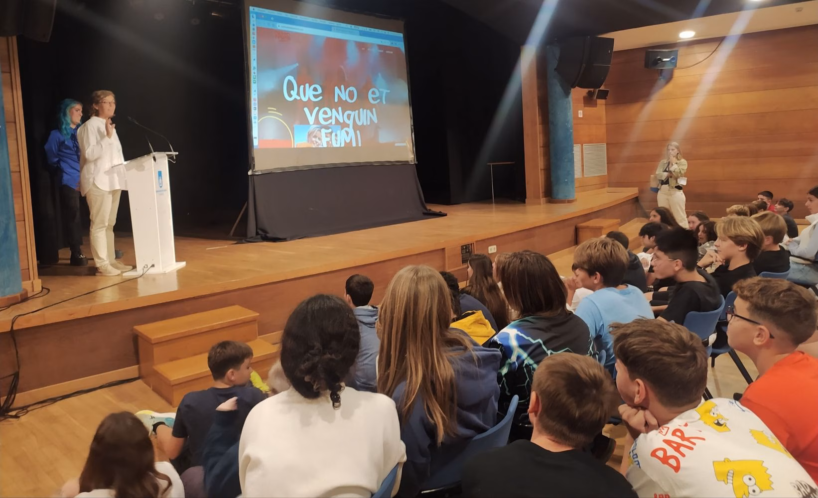 Llega a los colegios la campaña sobre los peligros de 'vaporear'