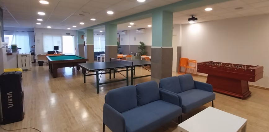 El Casal de Joves de Es Castell se revitaliza con mejoras en el mobiliario y nuevos horarios