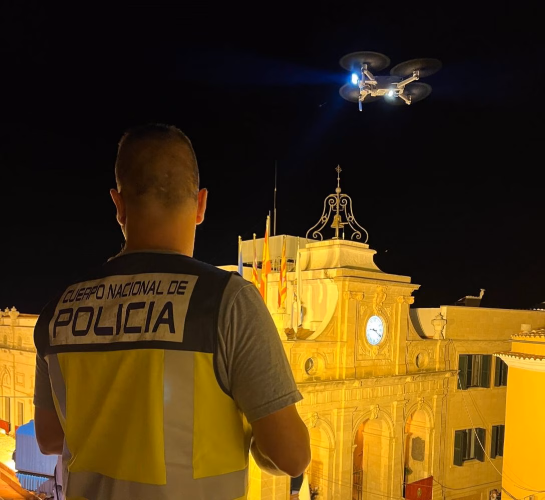 (Vídeo) Así vigilaba la Policía Nacional las fiestas de Maó desde el aire