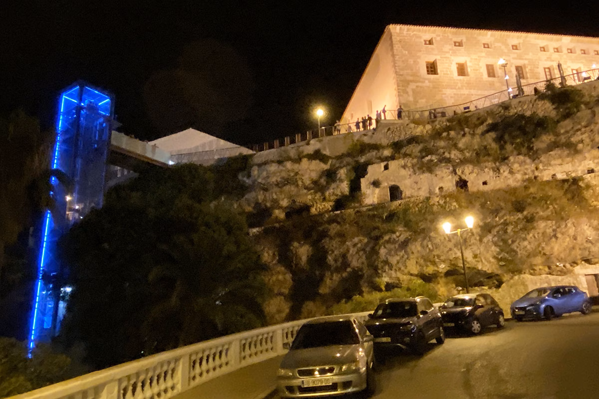 El ascensor de Ses Voltes de Maó queda fuera de servicio