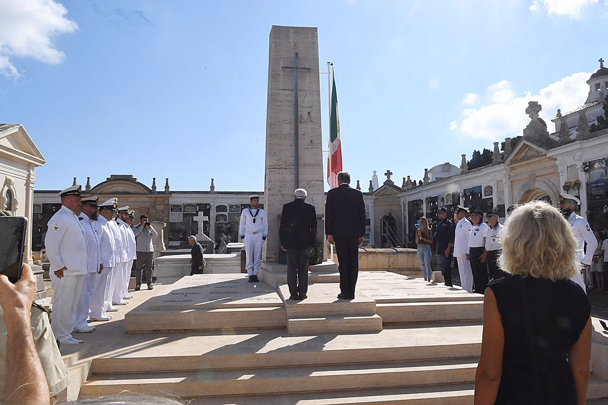 (Fotos) Menorca honra la memoria de los marineros del Acorazado Roma