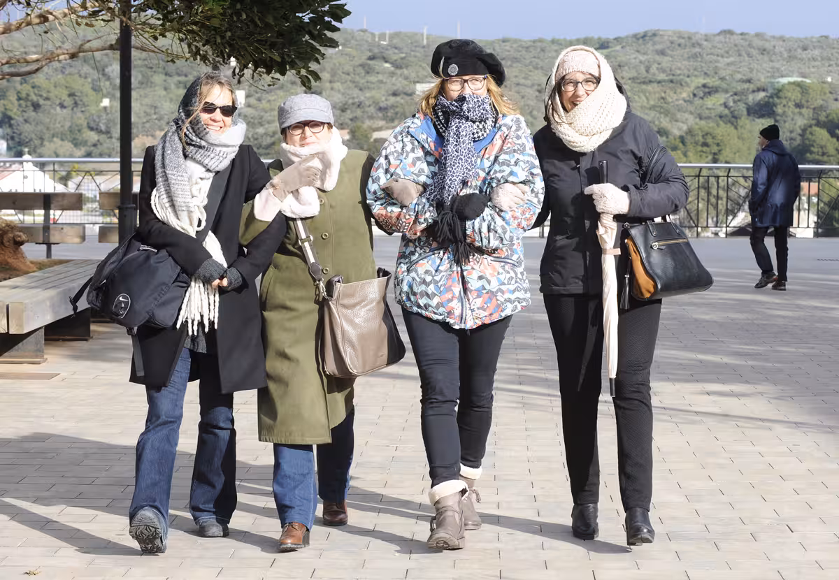 El frío y el viento previstos aconsejan salir abrigados de casa