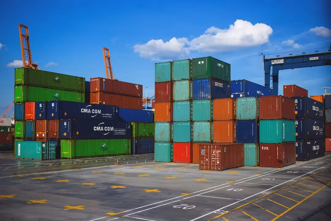 Contenedores con mercancías.