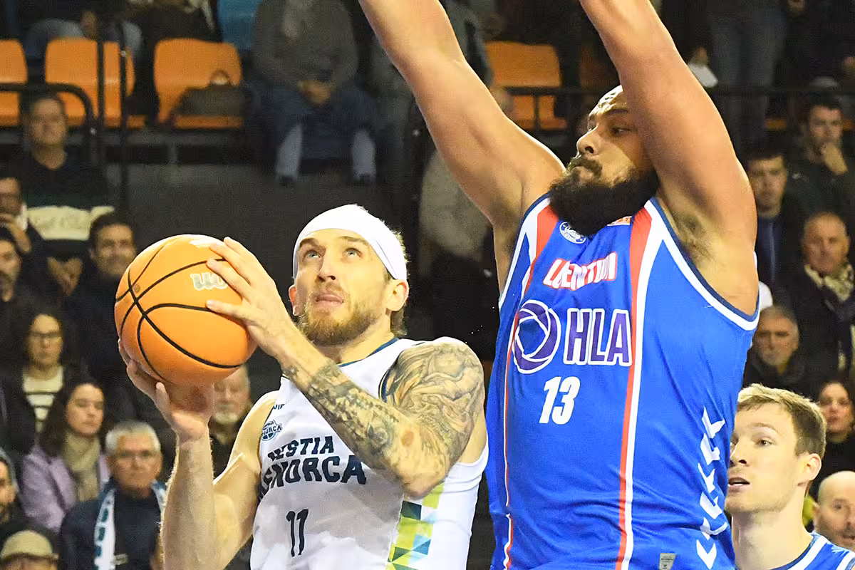 Littleson MVP de un gran Hestia Menorca