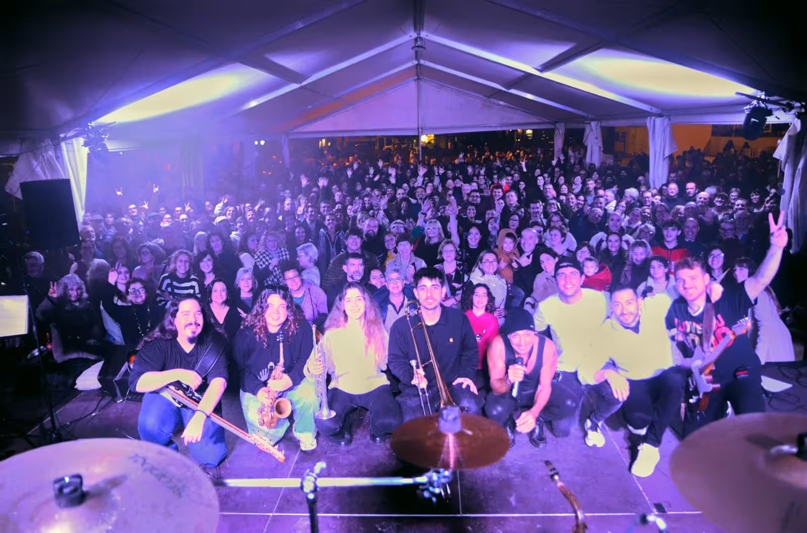 La Binigaus Band posó con el público que acudió a escuchar sus canciones