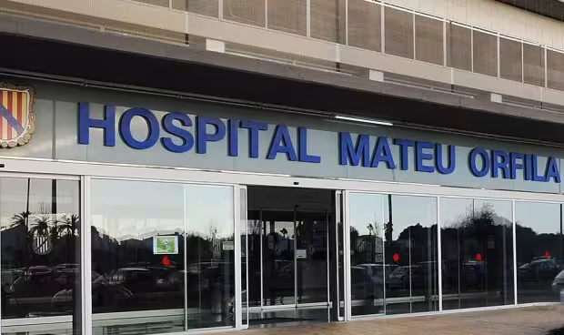 Entrada del hospital Mateu Orfila.