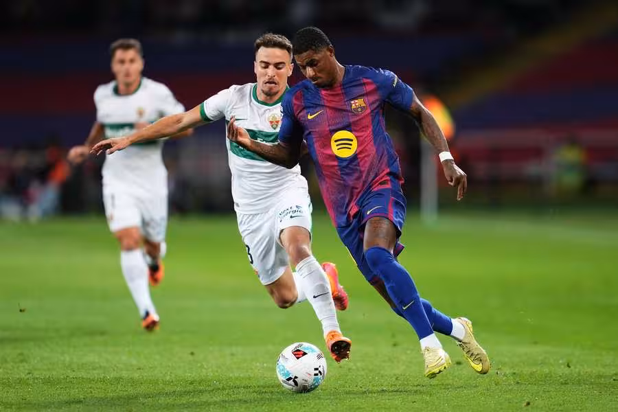 "El encuentro se celebraba en la ciudad ilicitana, la de las palmeras y su Dama que, por cierto “vive” en Madrid".