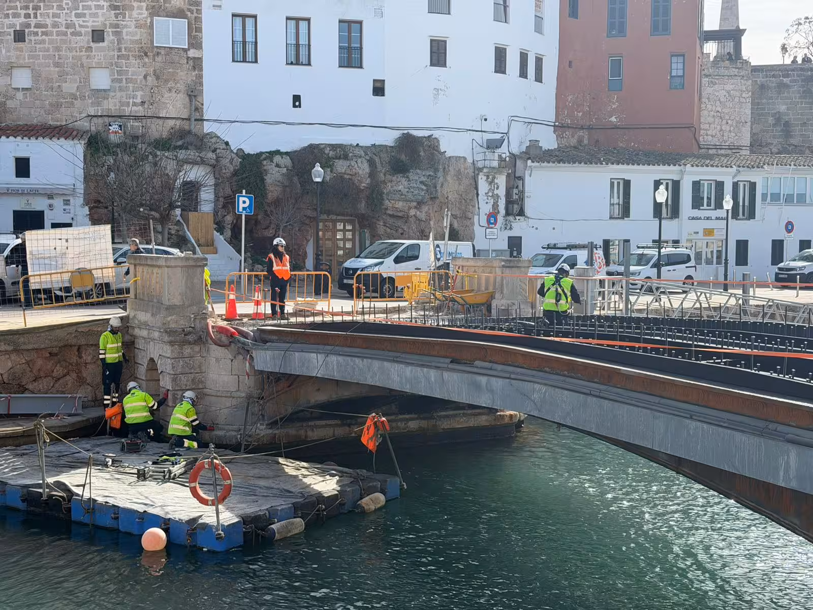 Imagen del artículo: (Fotos) Avanza la rehabilitación del puente de Sa Colàrsega con la instalación del nuevo armazón estructural