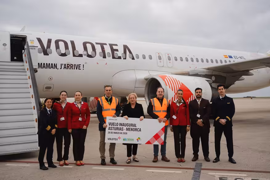 Presentación del vuelo inaugural.