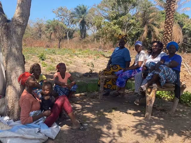 Las acciones se centran en Kafountine y Mbour, dos regiones marcadas por el alto paro juvenil, la crisis del sector pesquero y una fuerte presión migratoria hacia Europa