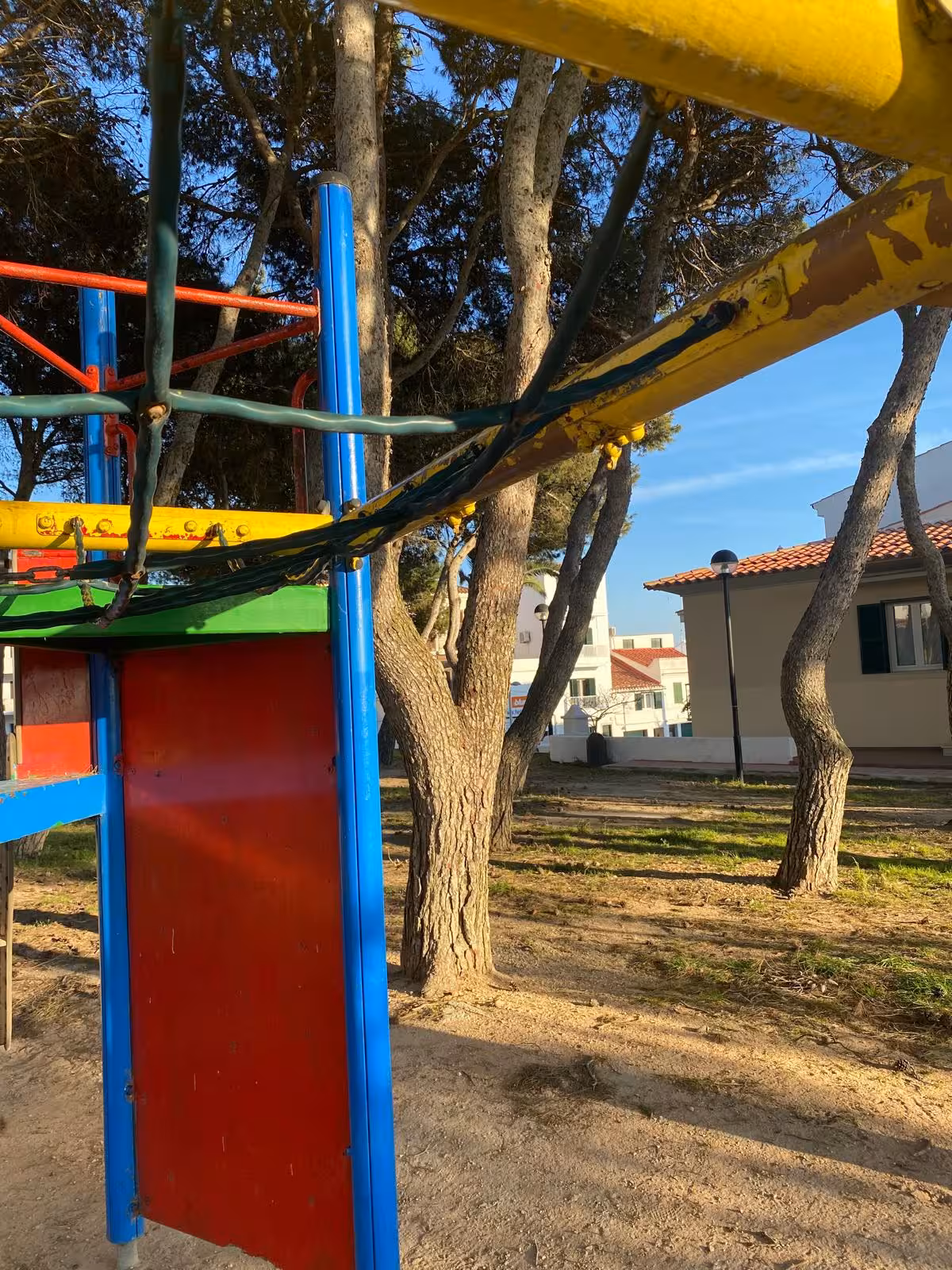 Imagen de uno de los parques infantiles de Alaior (Fotos: Avançam Alaior)