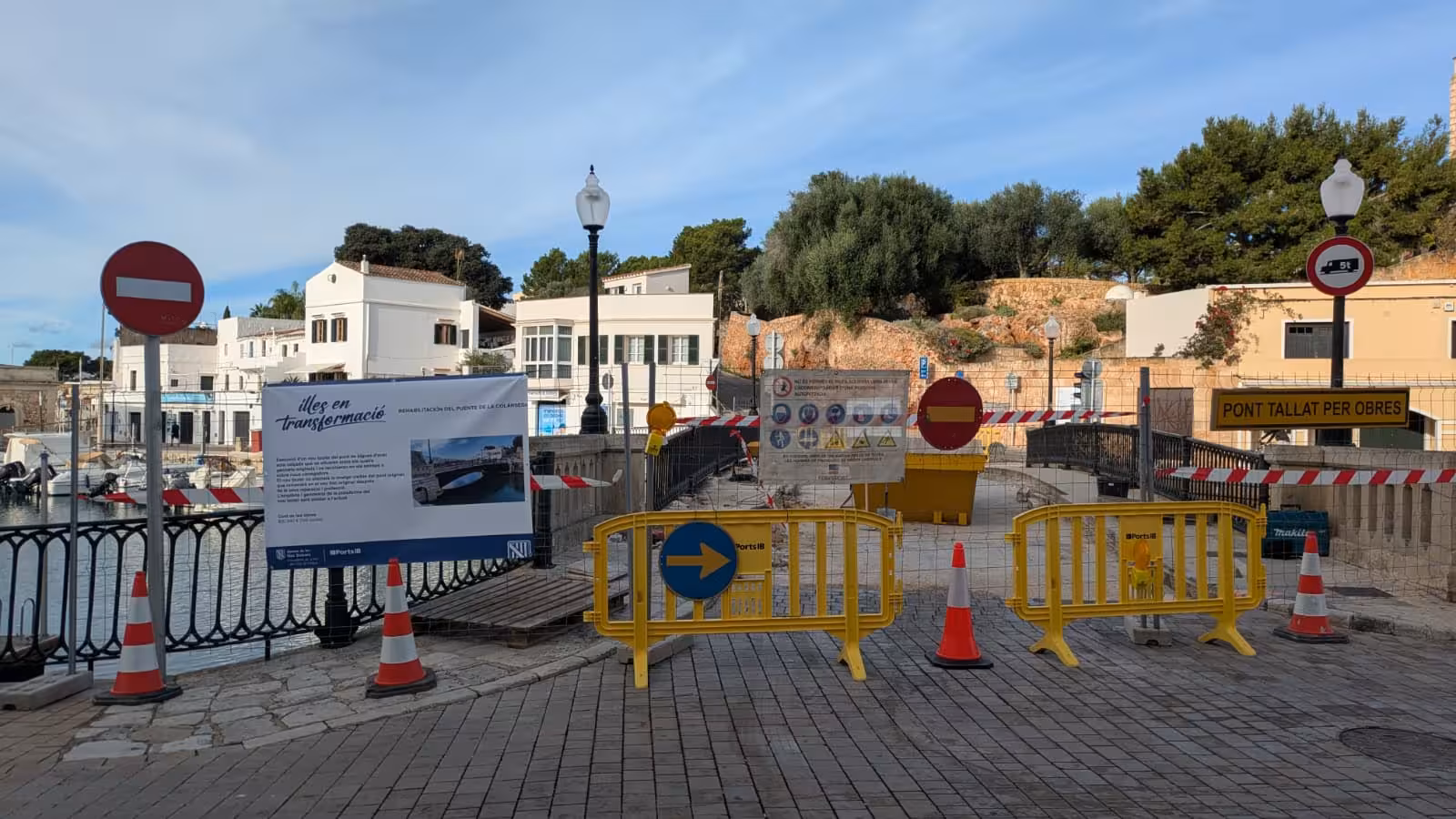 Obras en el puente del puerto de Ciutadella, en una imagen de archivo.