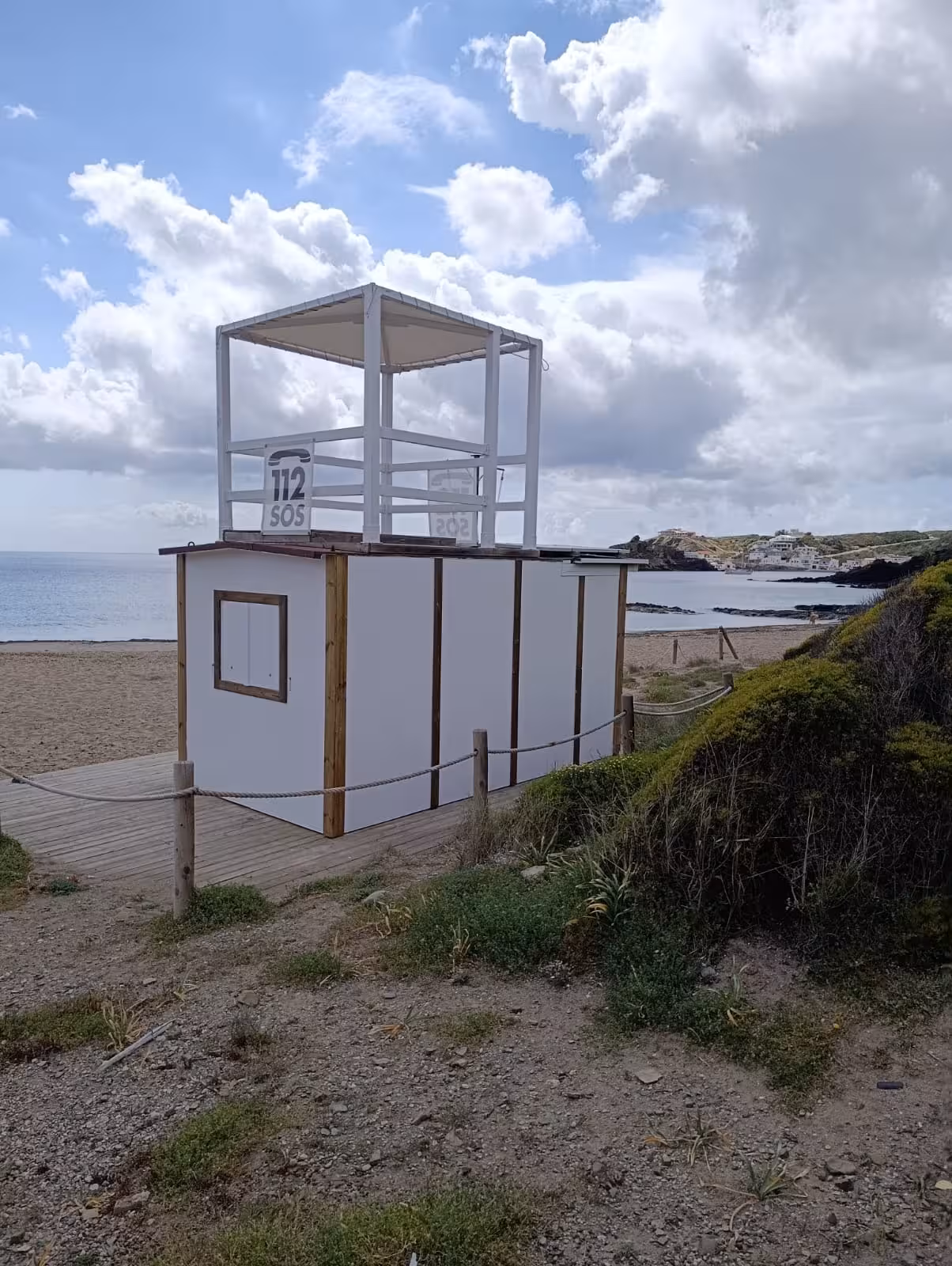 El servicio cuenta con una dotación de dos socorristas en cada playa, que prestarán servicio de manera ininterrumpida todos los días de la semana.