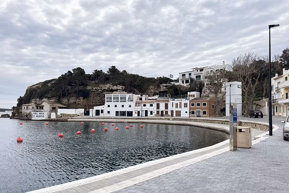 Cala Figuera podría albergar una desaladora móvil en breve.