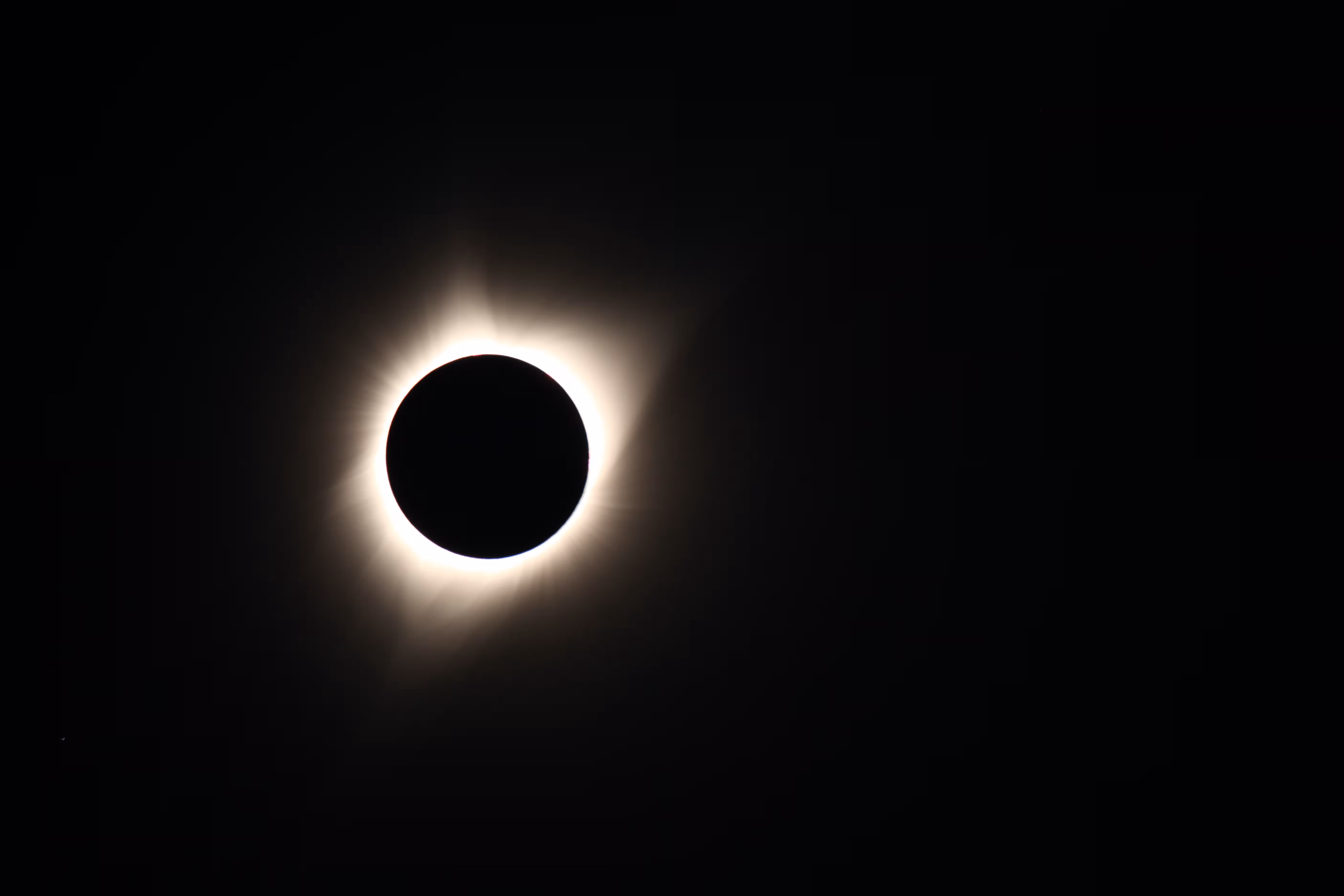 Las nubes no deberían ser un problema para ver el eclipse, según las estadísticas. (Foto: PIXABAY)