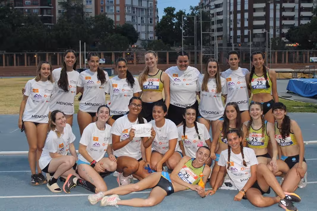 El equipo femenino de Lô Esport Menorca .