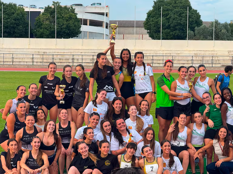 El Lô Esport Menorca femenino se alzó con el título autonómico por primera vez. (Foto: FED'AIB)