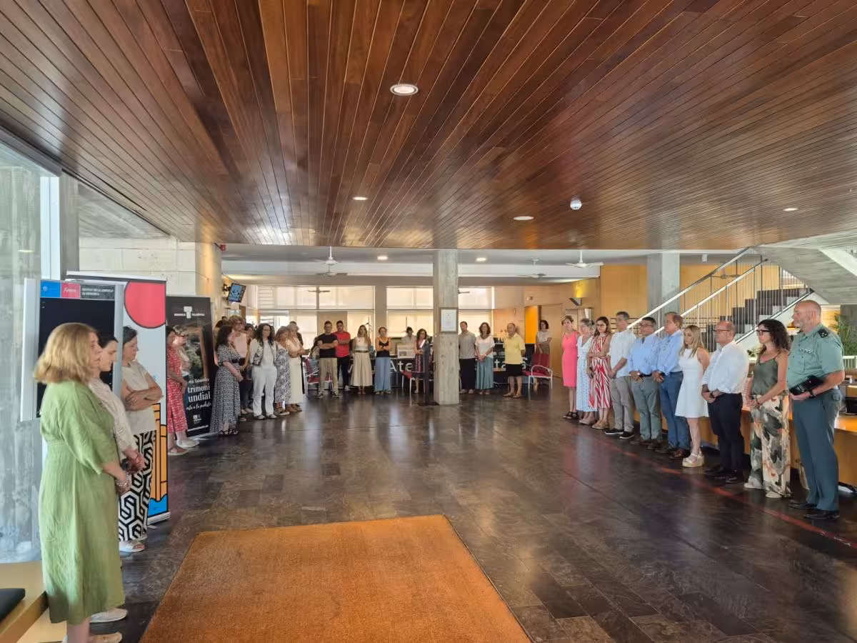Minuto de silencio en el Consell Insular. (Foto: CIME)