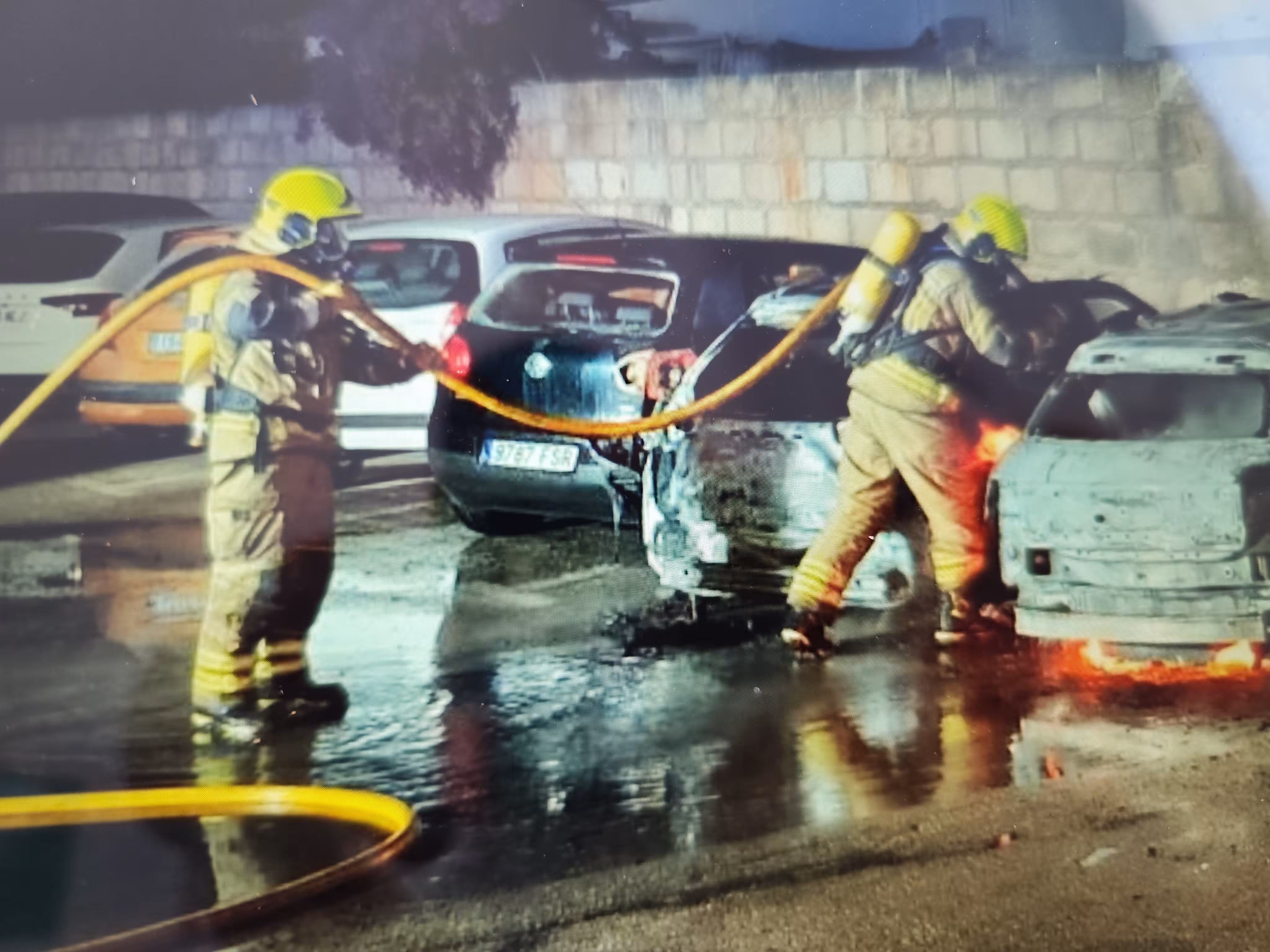 La rápida intervención de los bomberos evitó males mayores. (Foto: BOMBEROS DE MENORCA)