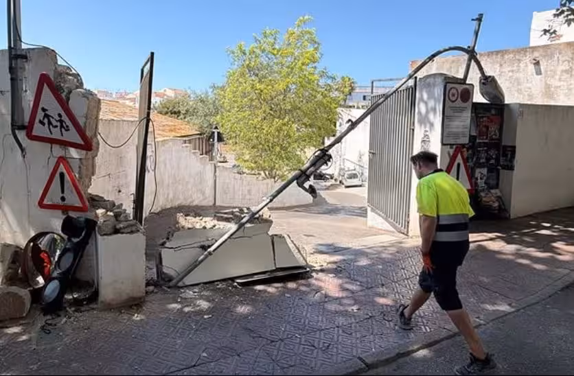 Así ha quedado el acceso a Es Freginal. (Foto: POLICIA LOCAL MAÓ)