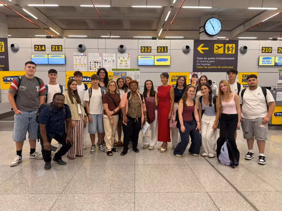 Alumnos de Baleares a punto de marchar hacia Berlín. (Foto: CAIB)