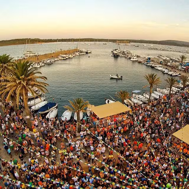 Fornells se engalana para celebrar las fiestas de Sant Antoni. (Foto: FESTES DE MENORCA)