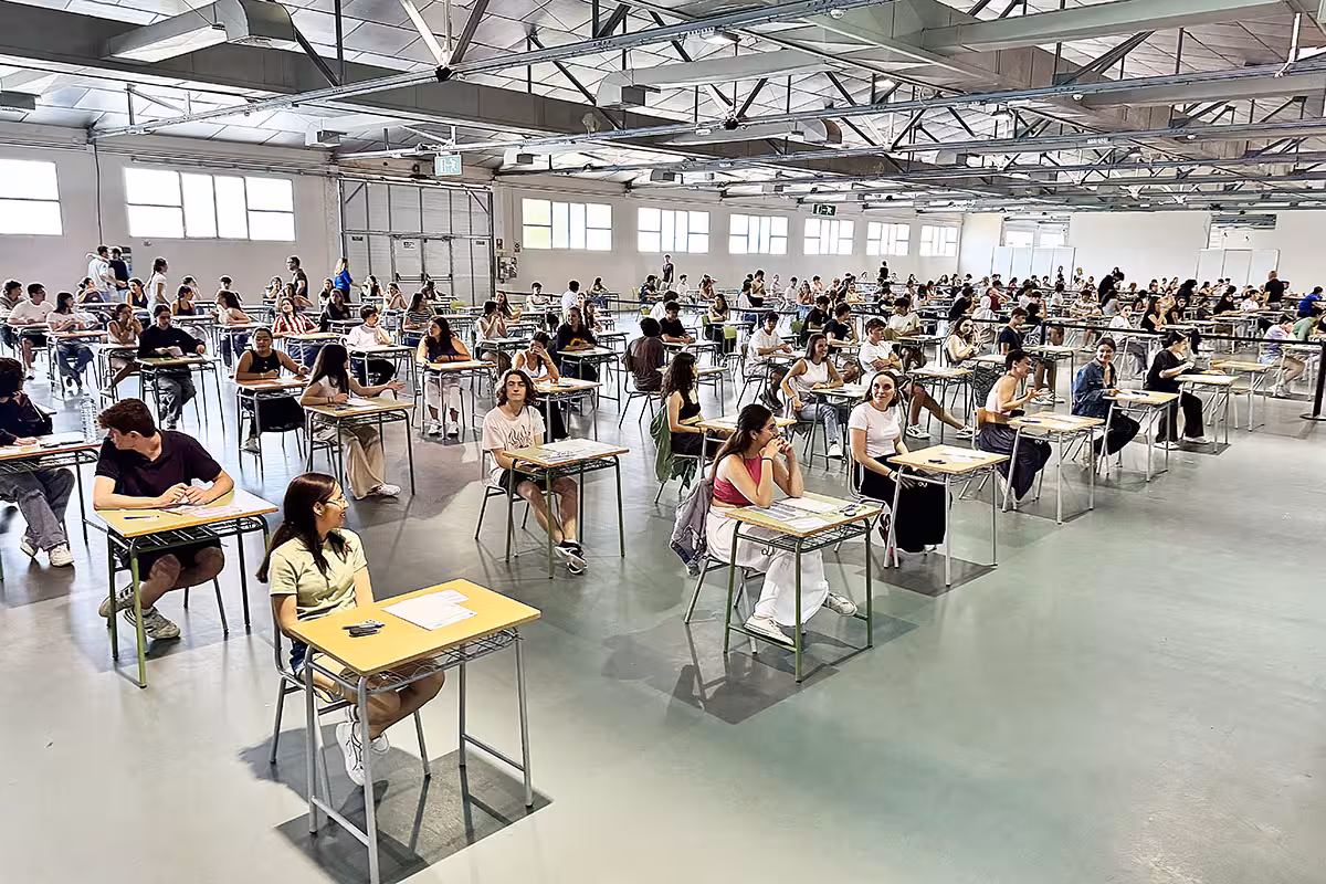 Los estudiantes universitarios de Menorca tendrán más facilidad para costear sus desplazamientos si estudian fuera de la isla.
