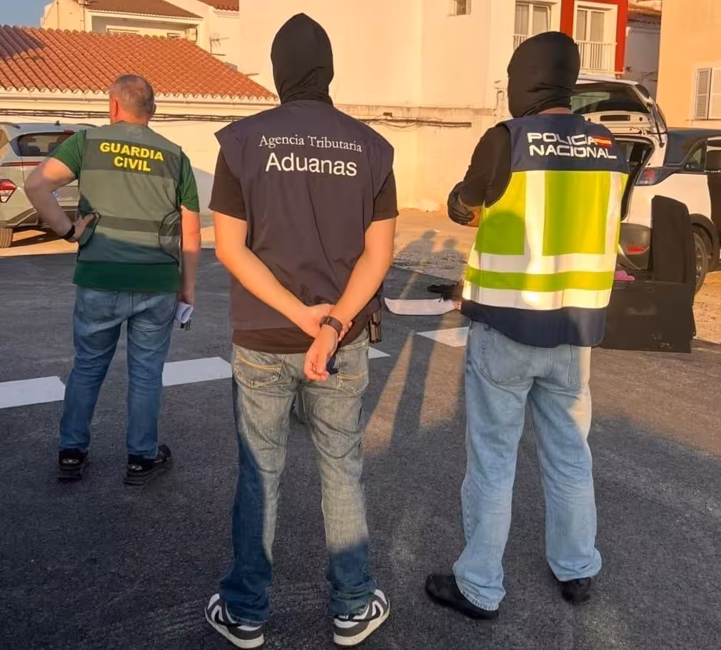 Un momento de la intervención de la Policía Nacional.