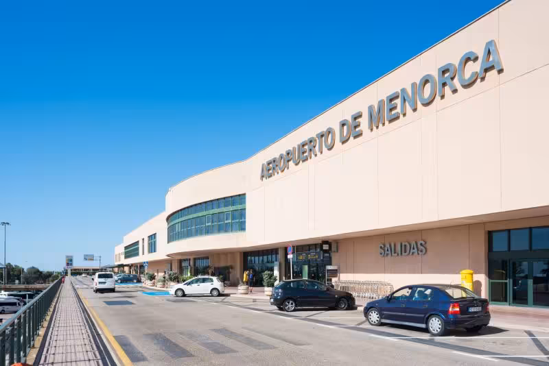 La tranquilidad se ha visto alterada en el Aeropuerto de Menorca por el mortal atropello. (Foto: REDACCION)