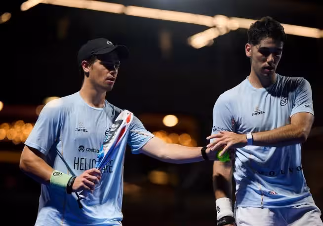 Marc Sintes y Daniel Santigosa, compañeros hasta el mes pasado y ahora rivales en las pistas de Londres. (Foto: PREMIER PADEL)