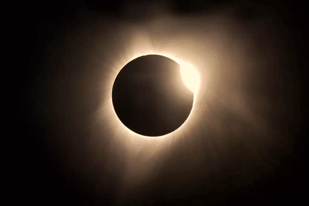 La expectación del eclipse del 12 de agosto preocupa a las instituciones. (Foto: REDACCION)