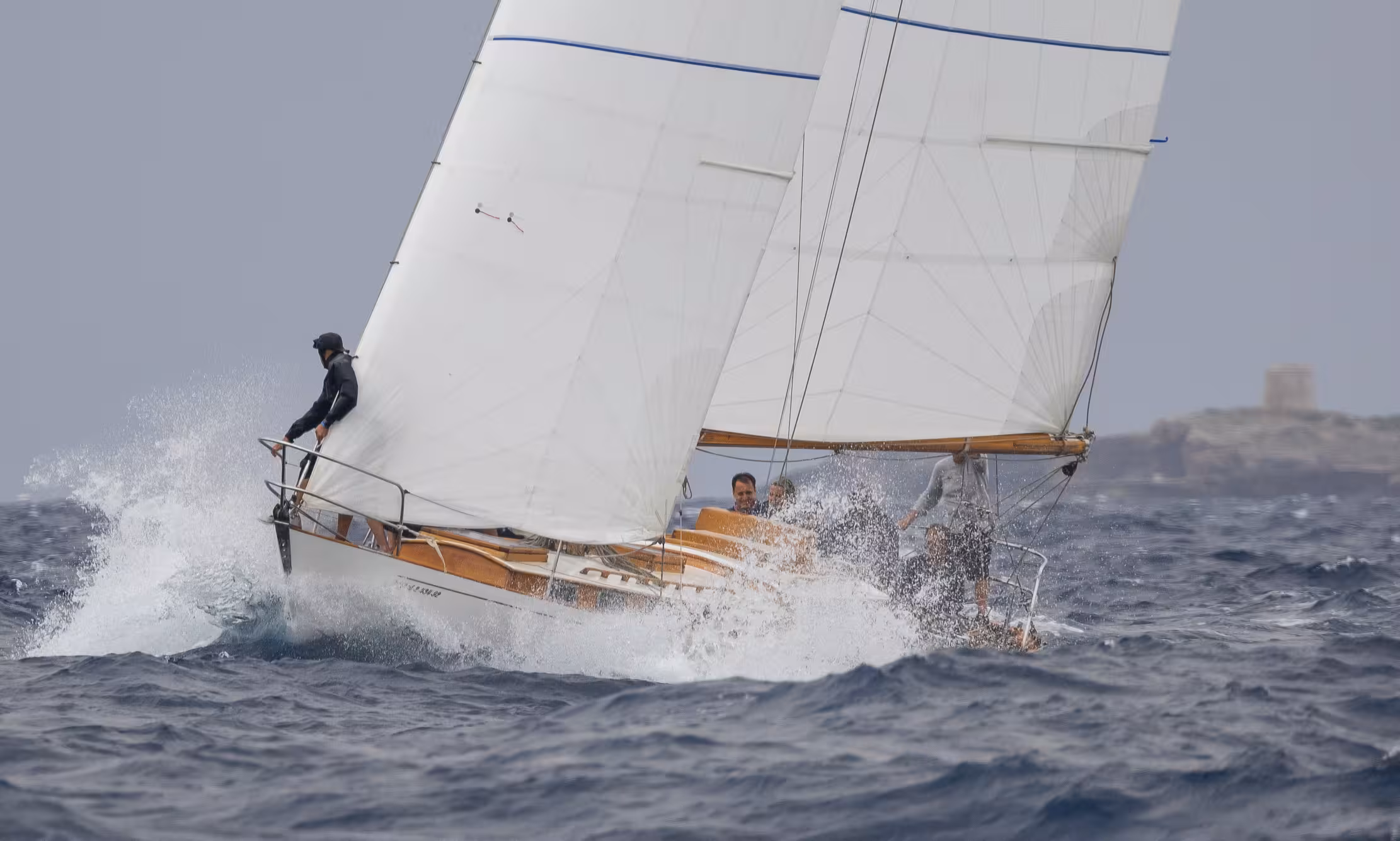 El Argos, diez veces ganador de la Copa del Rey Repsol de Barcos de Época, encabeza la clasificación en Clásicos. Foto: Laura G. Guerra