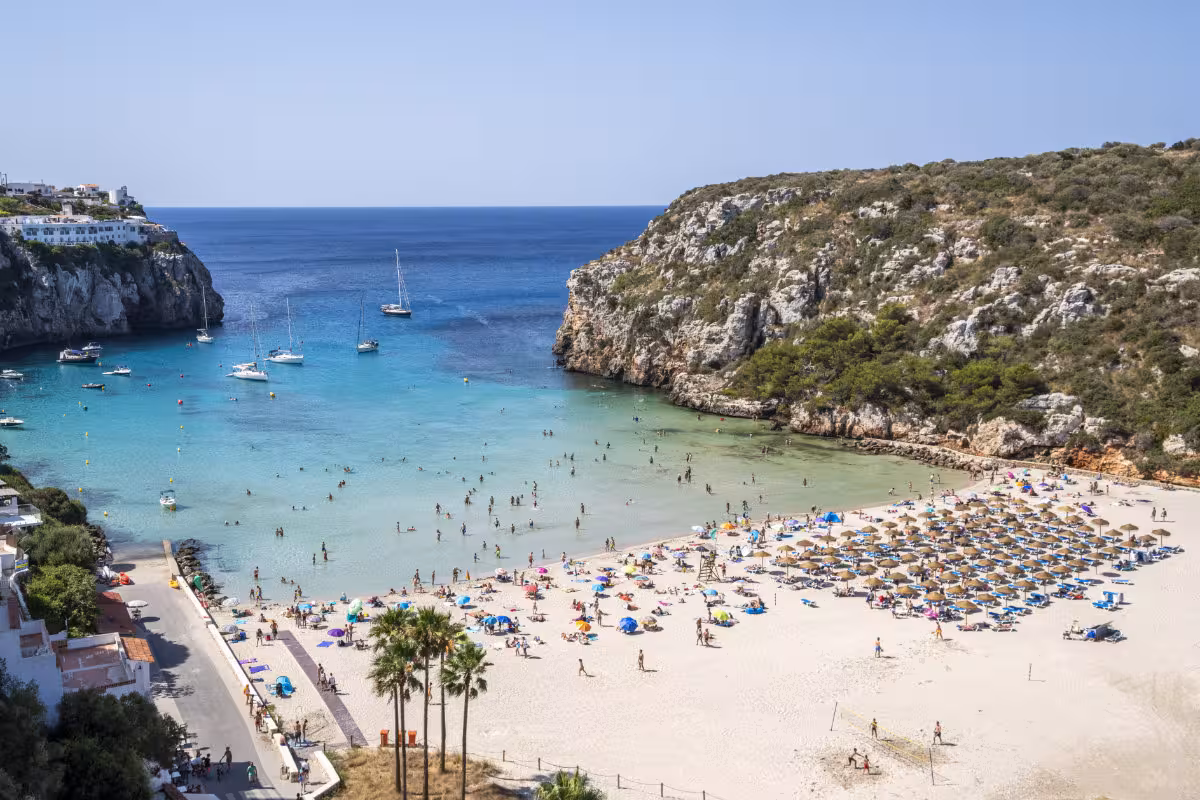 Vista de Cala'n Porter.