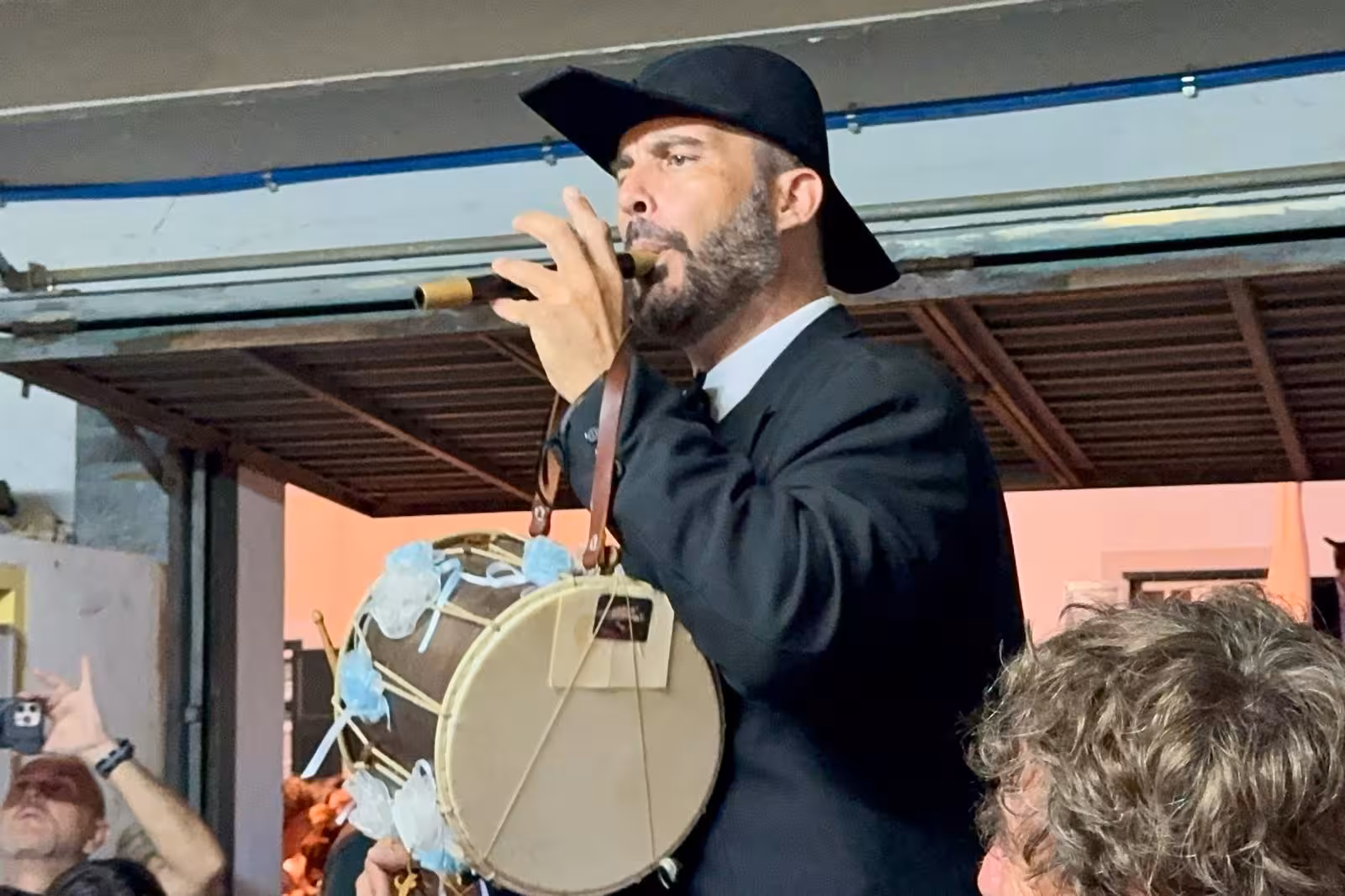 Lito Vinent con el fabiol que ha tocado con soltura y maestría en este bienio. (Fotos y vídeo: T. MERCADAL)