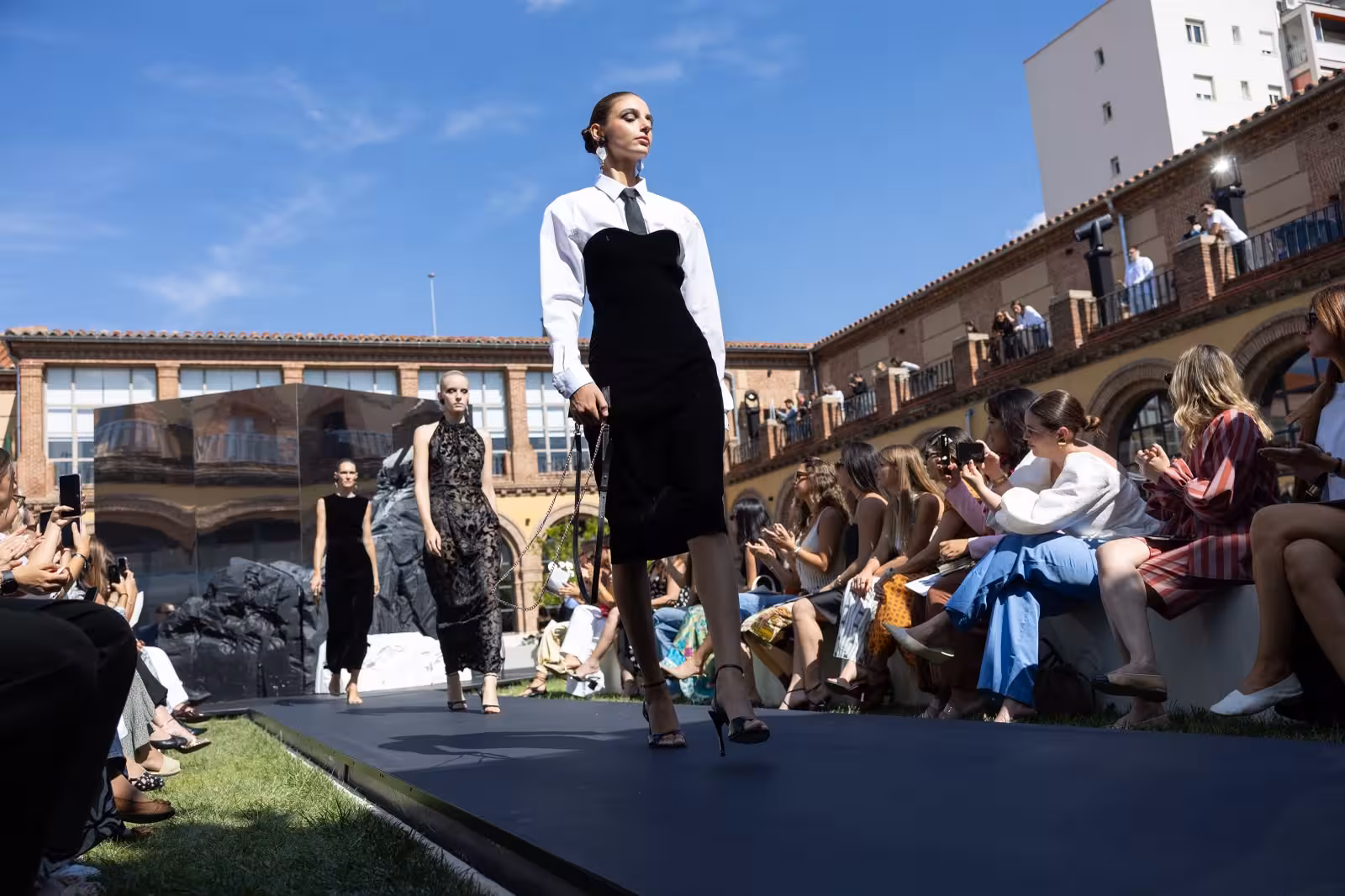 Resiliencia de Álex Menorca en la Mercedes-Benz Fashion Week Madrid.