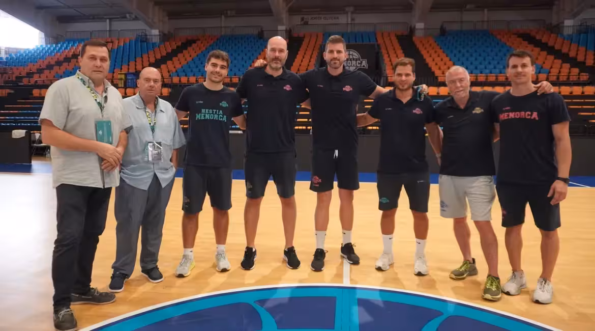 Fotografía del cuerpo técnico.