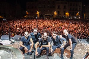 La banda, tras un concierto.