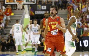 Llull, emocionado tras anotar un triple.