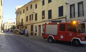 Los bomberos acudieron raudos para sofocar el conato de incendio. (Foto: Carol Carrera)